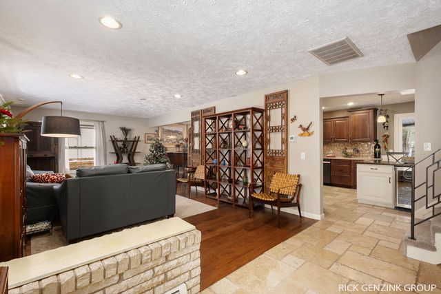 1154 Springwood Drive SE, Grand Rapids, MI 49508