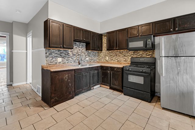 7130 S Langley Avenue, Chicago, IL 60619