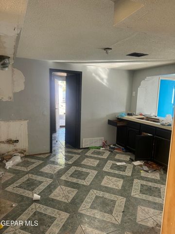 632 Southside Road, El Paso, TX 79907