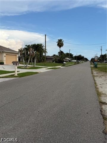 16 SE 8th PL, Cape Coral, FL 33990