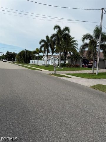 16 SE 8th PL, Cape Coral, FL 33990