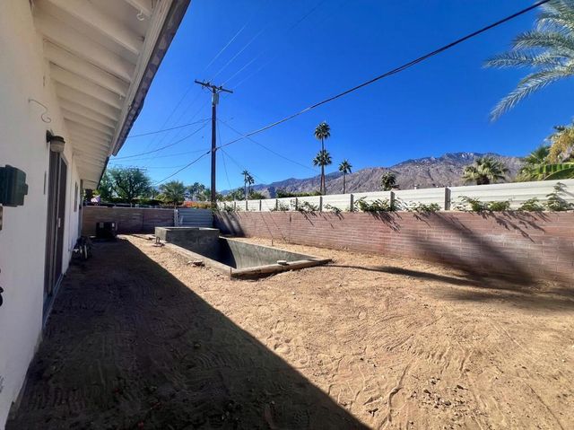 633 N Plaza Amigo, Palm Springs, CA 92262