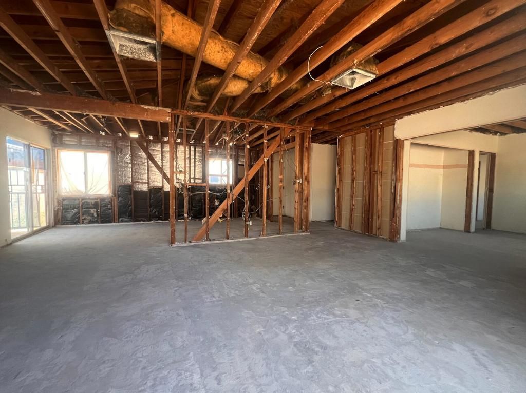 Image 5 of property listing at 633 N Plaza Amigo, Palm Springs, CA 92262