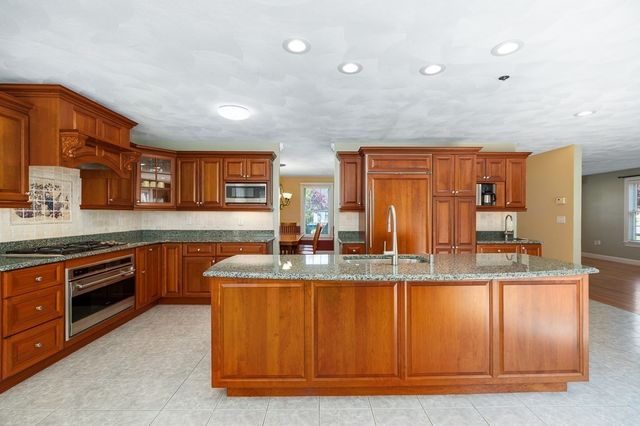 3 Meeting Place Circle, Beverly, MA 01915