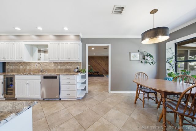 6407 S Quebec Avenue, Tulsa, OK 74136