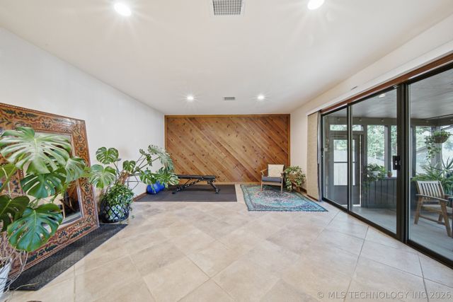 6407 S Quebec Avenue, Tulsa, OK 74136