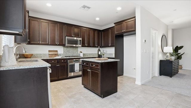 2101 Camino Real Way, Roseville, CA 95747