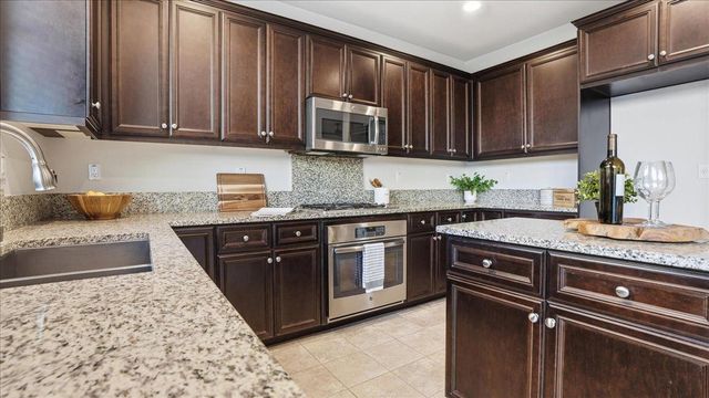 2101 Camino Real Way, Roseville, CA 95747