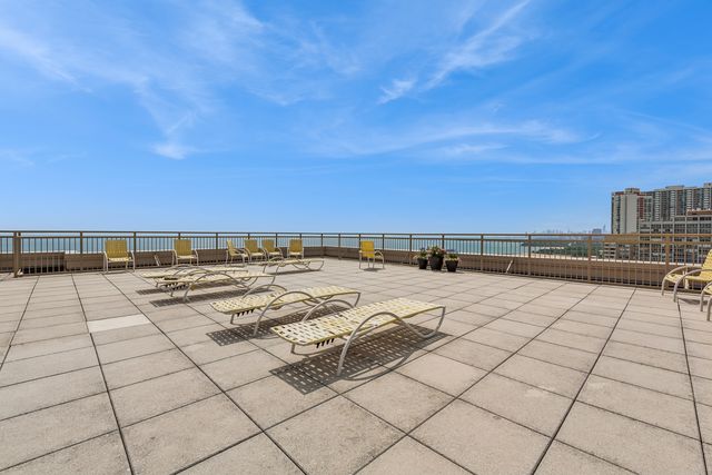 6301 N Sheridan Road 11K, Chicago, IL 60660