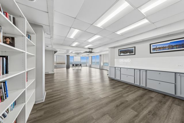 6301 N Sheridan Road 11K, Chicago, IL 60660