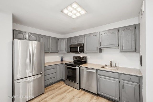 6301 N Sheridan Road 11K, Chicago, IL 60660