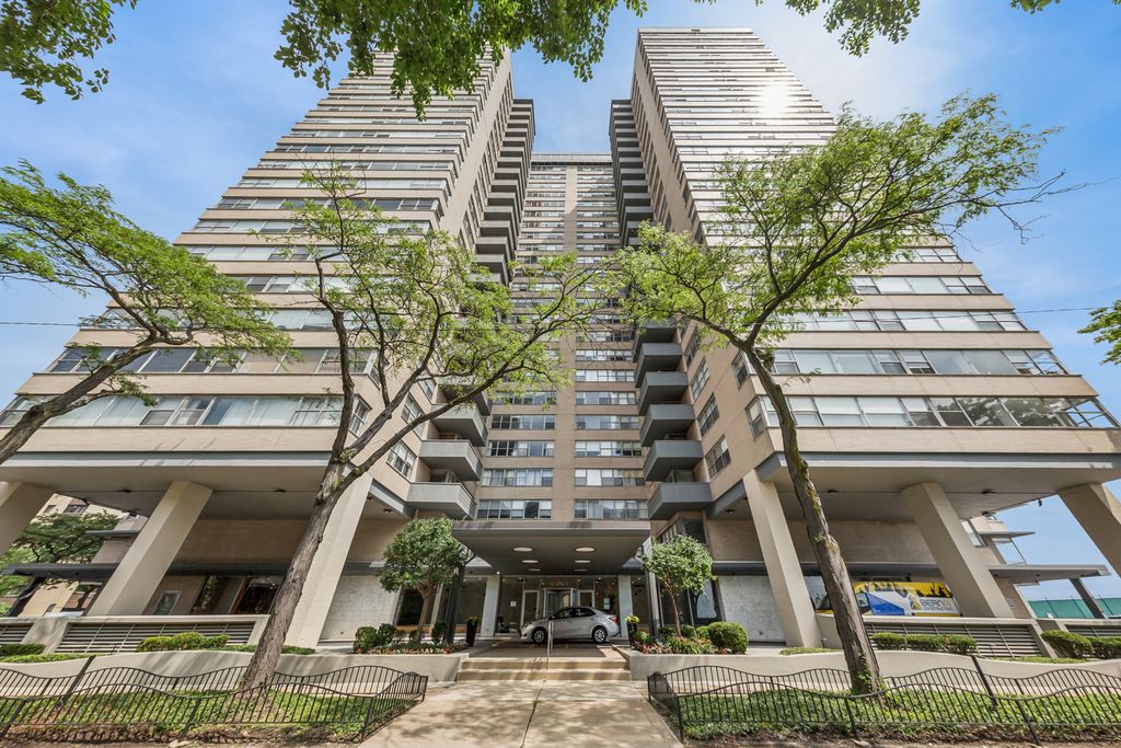 6301 N Sheridan Road 11K, Chicago, IL 60660