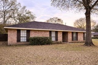 455 County Road 774, Buna, TX 77612