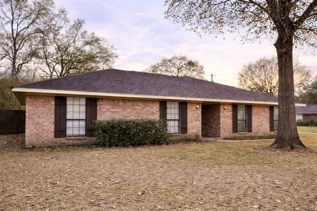 455 County Road 774, Buna, TX 77612