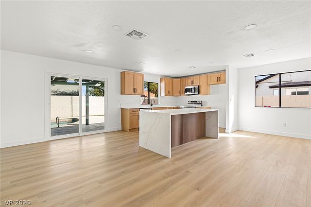 3512 Corona Del Mar Drive, Las Vegas, NV 89108