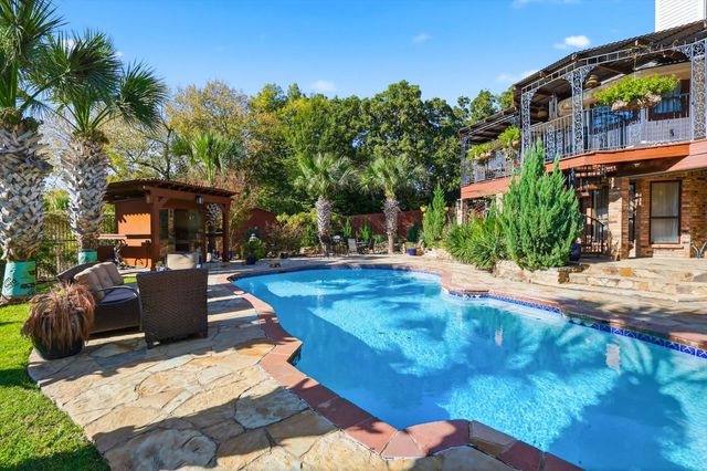 2910 Lakeshore Court, Arlington, TX 76013