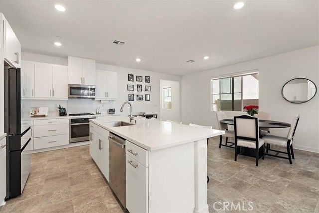 16728 Grapefruit Lane, Fontana, CA 92336