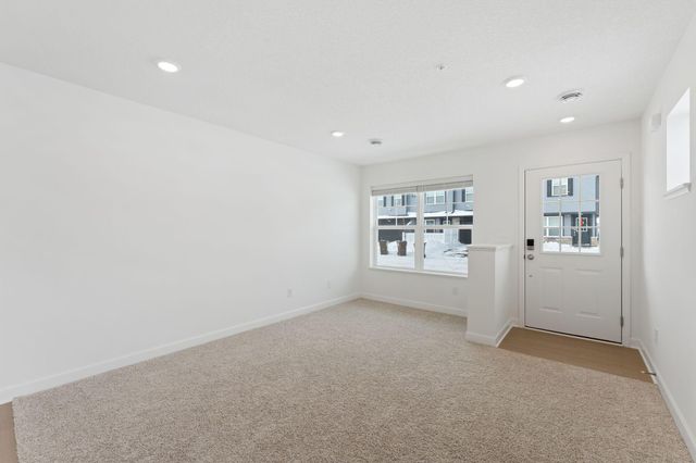 5231 Long Pointe Pass, Woodbury, MN 55129