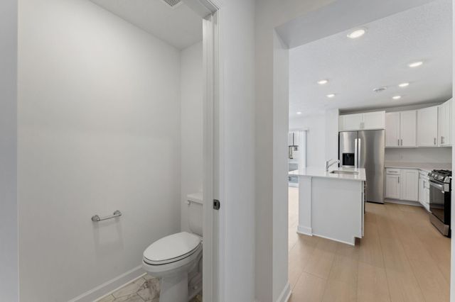 5231 Long Pointe Pass, Woodbury, MN 55129