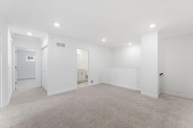 5231 Long Pointe Pass, Woodbury, MN 55129