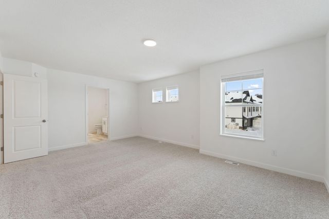 5231 Long Pointe Pass, Woodbury, MN 55129