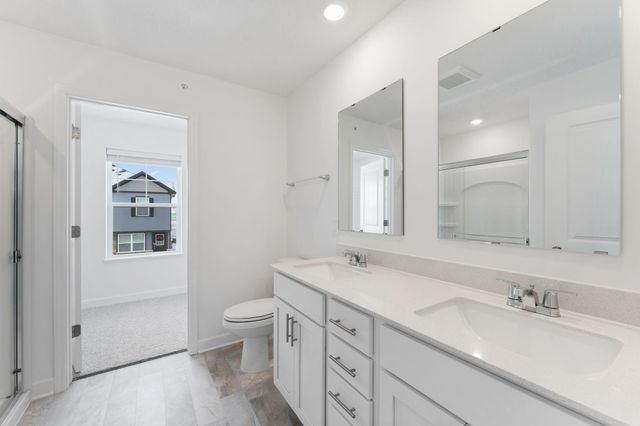 5231 Long Pointe Pass, Woodbury, MN 55129