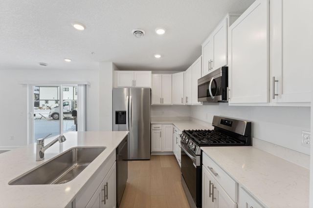 5231 Long Pointe Pass, Woodbury, MN 55129