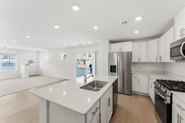 5231 Long Pointe Pass, Woodbury, MN 55129