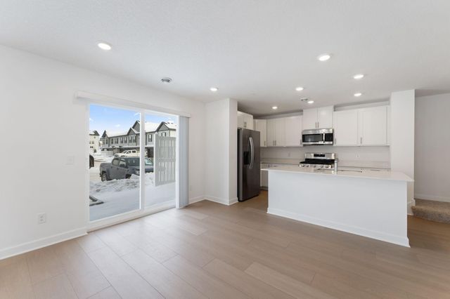 5231 Long Pointe Pass, Woodbury, MN 55129