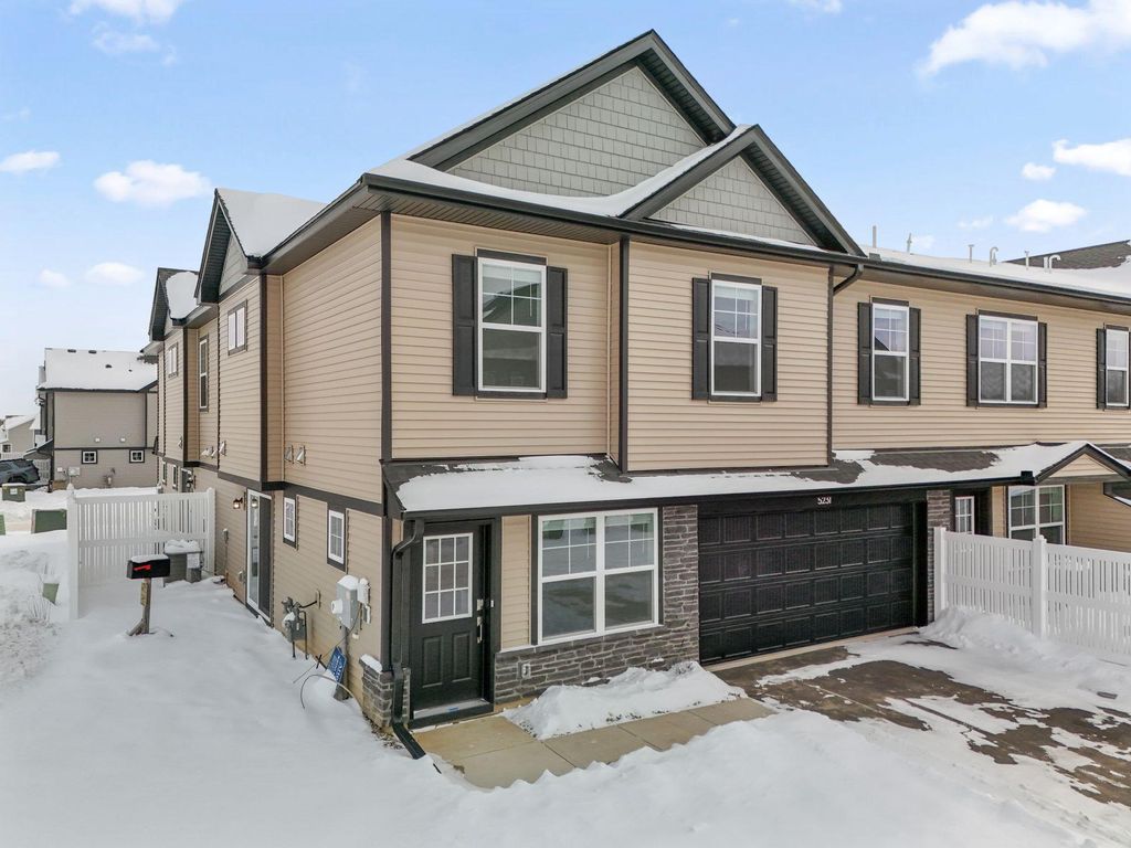 5231 Long Pointe Pass, Woodbury, MN 55129