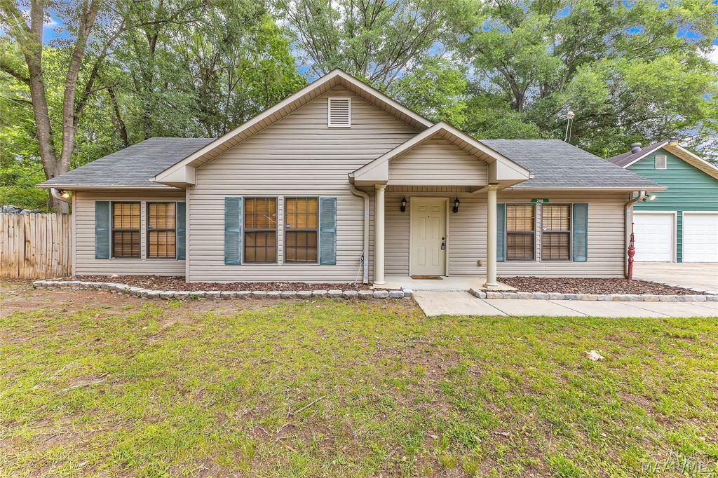 206 Larry Street, Prattville, AL 36067