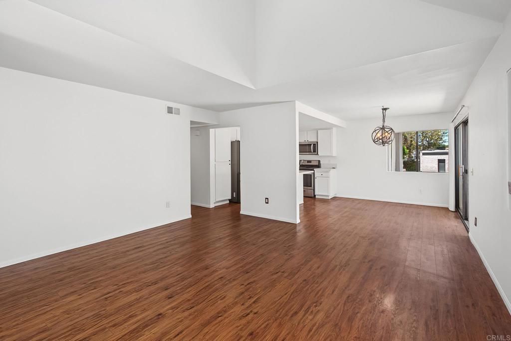 Image 18 of property listing at 321 N Melrose C, Vista, CA 92083