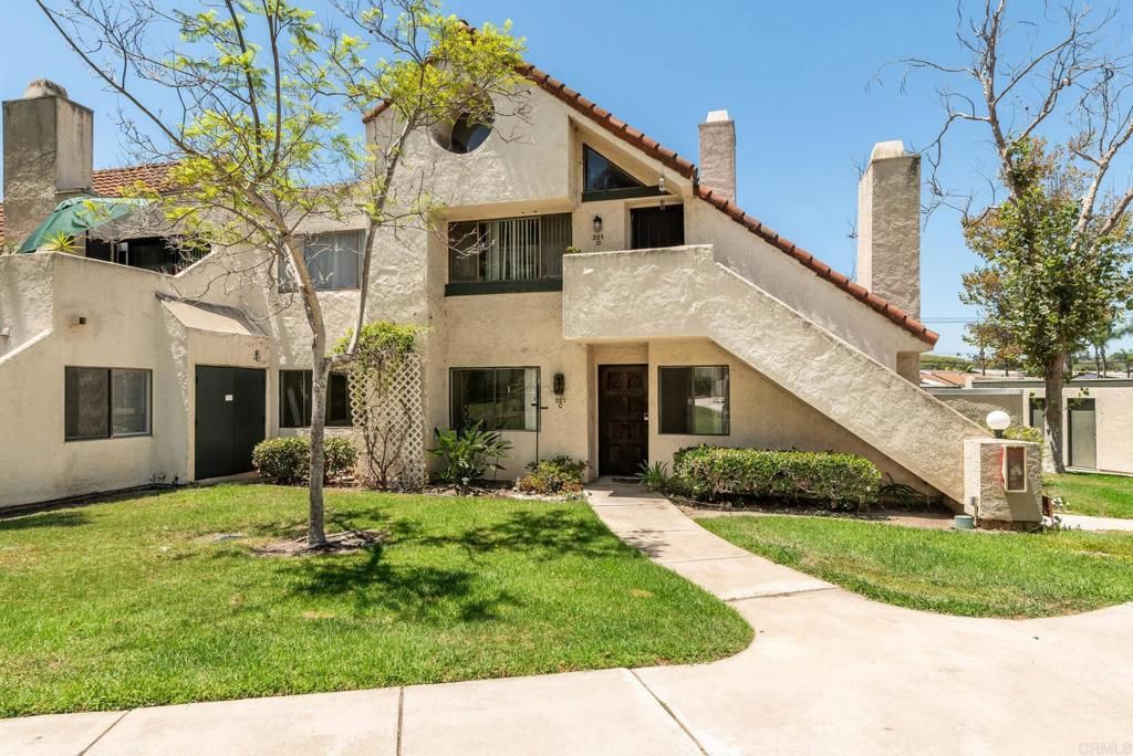 Image 3 of property listing at 321 N Melrose C, Vista, CA 92083