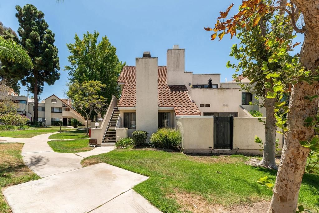 Image 6 of property listing at 321 N Melrose C, Vista, CA 92083