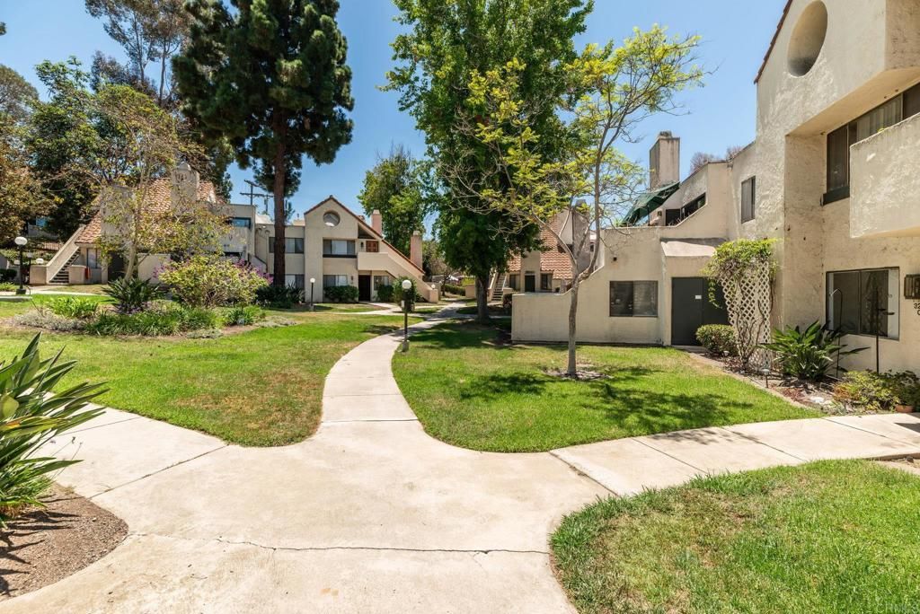 Image 7 of property listing at 321 N Melrose C, Vista, CA 92083