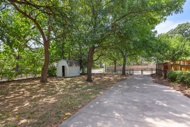 4406 Wayne Court S, Haltom City, TX 76117
