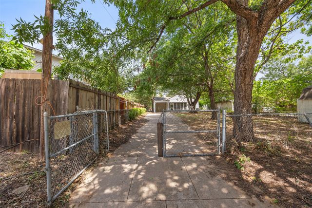 4406 Wayne Court S, Haltom City, TX 76117
