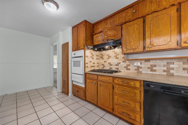 4406 Wayne Court S, Haltom City, TX 76117