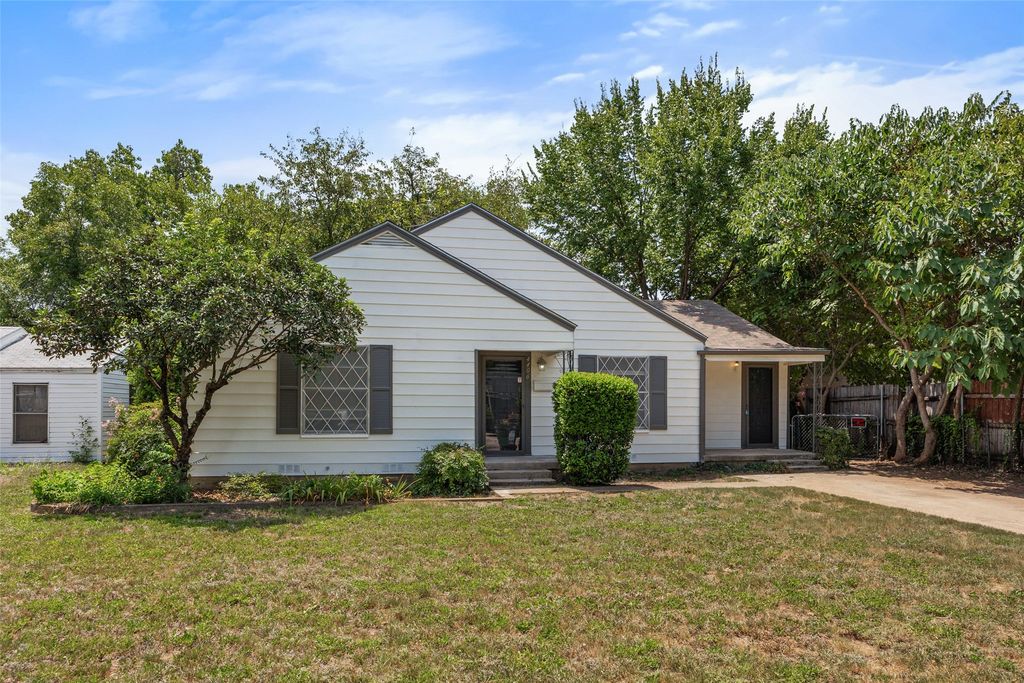 4406 Wayne Court S, Haltom City, TX 76117