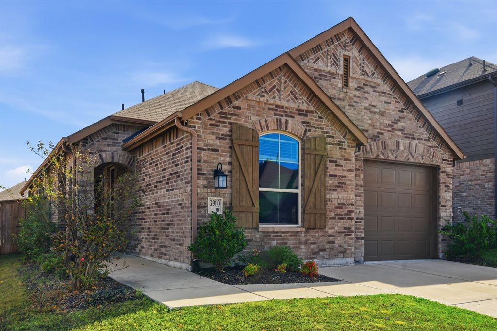 3910 Rochelle Lane, Forney, TX 75126