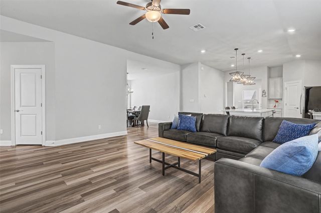 132 Birkshire DR, Georgetown, TX 78626