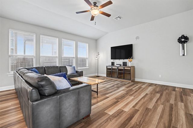 132 Birkshire DR, Georgetown, TX 78626