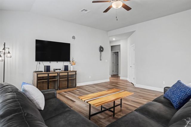 132 Birkshire DR, Georgetown, TX 78626