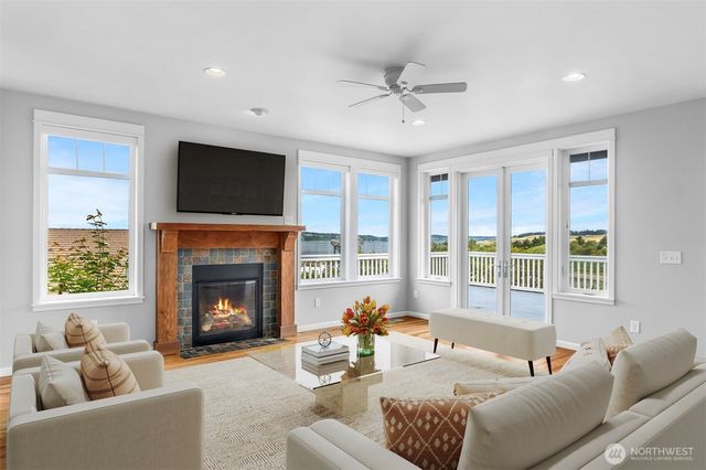 2790 Chambers Bay Drive, Steilacoom, WA 98388