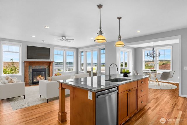 2790 Chambers Bay Drive, Steilacoom, WA 98388