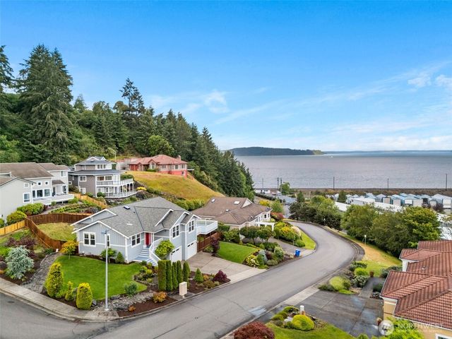 2790 Chambers Bay Drive, Steilacoom, WA 98388