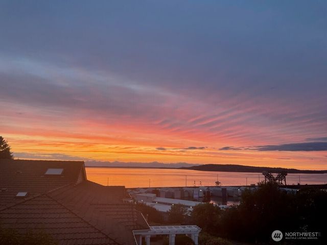 2790 Chambers Bay Drive, Steilacoom, WA 98388