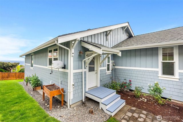 2790 Chambers Bay Drive, Steilacoom, WA 98388