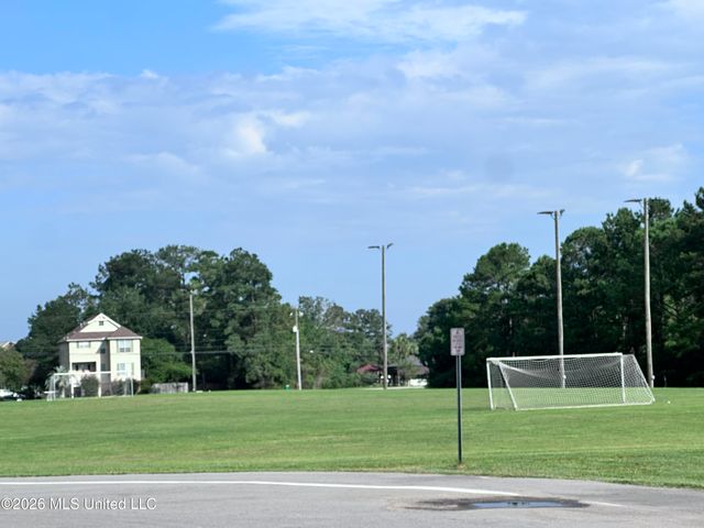 11010 Pin Oak Drive, Biloxi, MS 39532