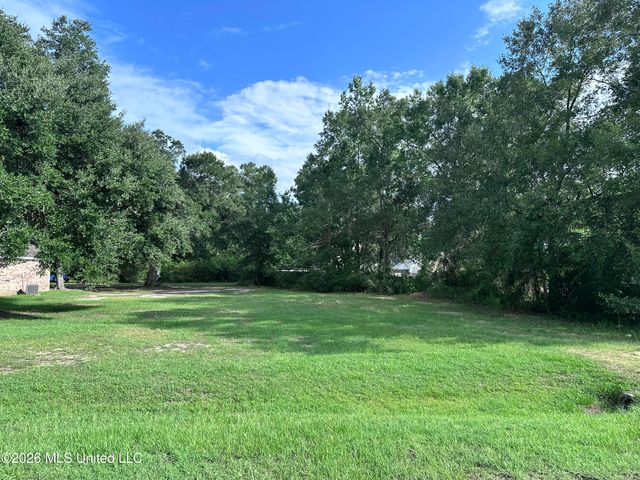 11010 Pin Oak Drive, Biloxi, MS 39532